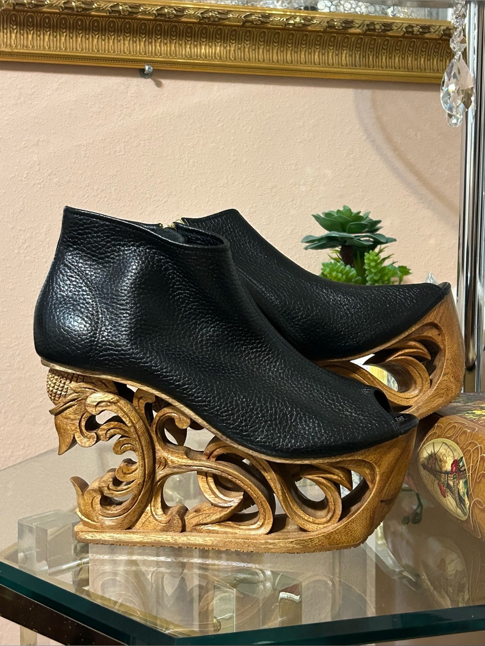 ** Rare ** Hand Carved Black Leather Wooden Sculpted Platform Heels Size 39